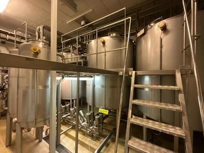 Overview picture of 2002 Jahala DTI5000 s/s vertical storage tank 5.000L